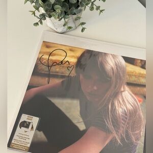 SOLD - NWT Taylor Swift Signed Mahogany Vinyl Insert + Vinyl